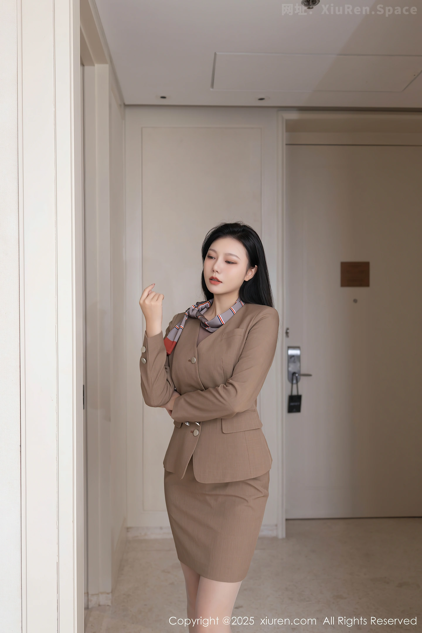 图片[4]-[XiuRen秀人网] VOL.9966 模特安然anran咖啡色制服露粉色内衣配超薄肉丝秀美腿诱惑写真80P-秀人网官方网站